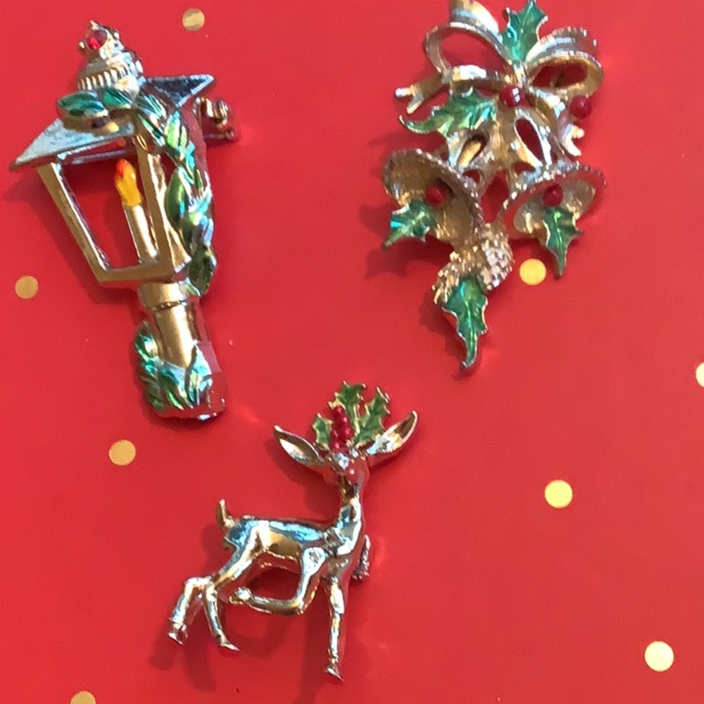 VINTAGE 1960s CHRISTMAS BROOCH SET, 2 Signed “GERRYS”,
